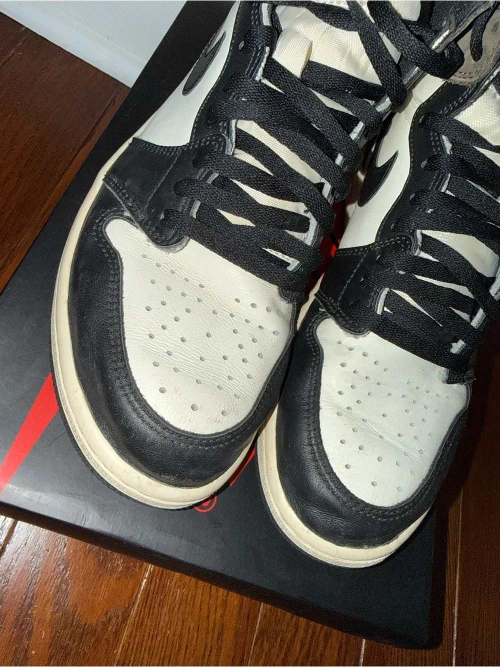 Nike Air Jordan 1 High “Mocha” Size 10.5M - Fast Shipping!
